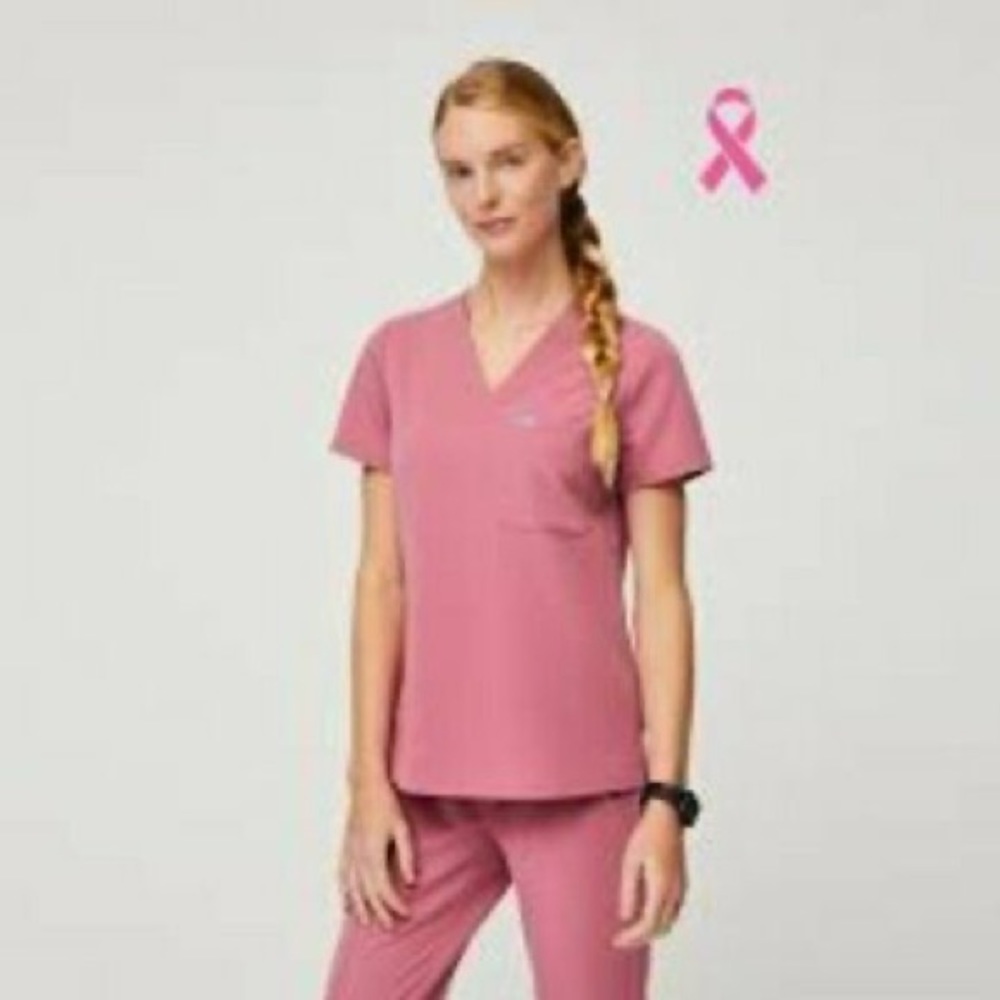 Figs Caterina One Pocket Scrub Top Quartz Pink Size Large. New with tags.